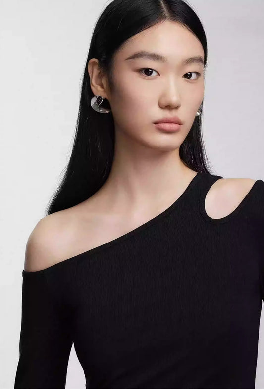 アシンメトリーオフショルダーTシャツ