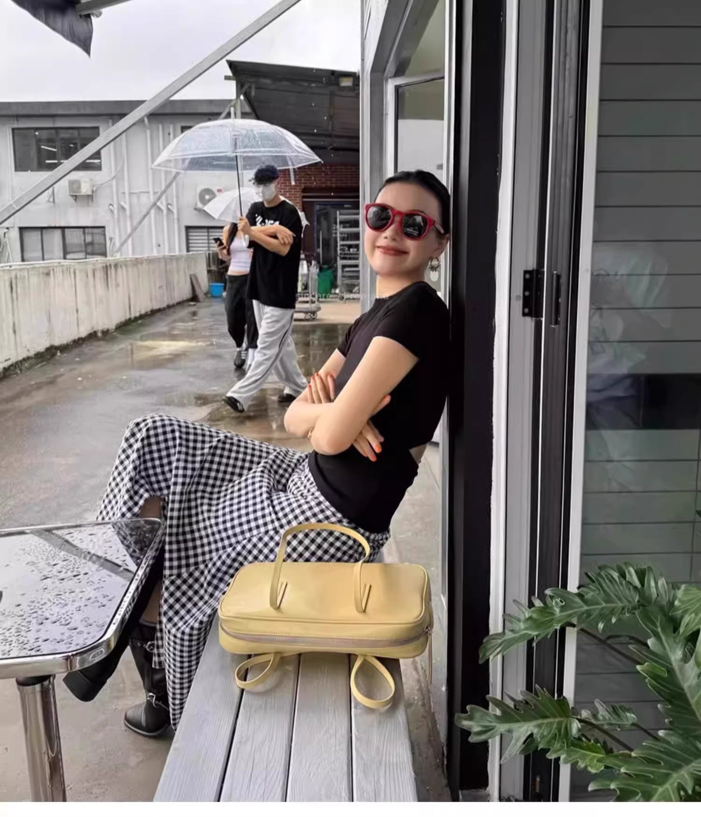 ボタンデザインTシャツ