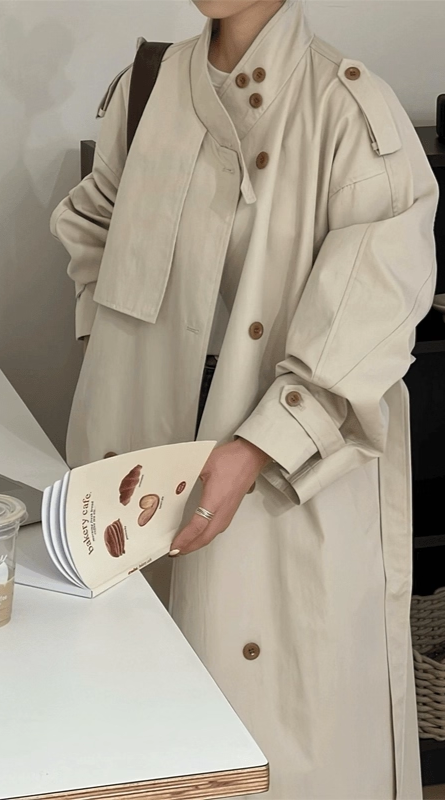 ホワイトダブルボタントレンチコート
