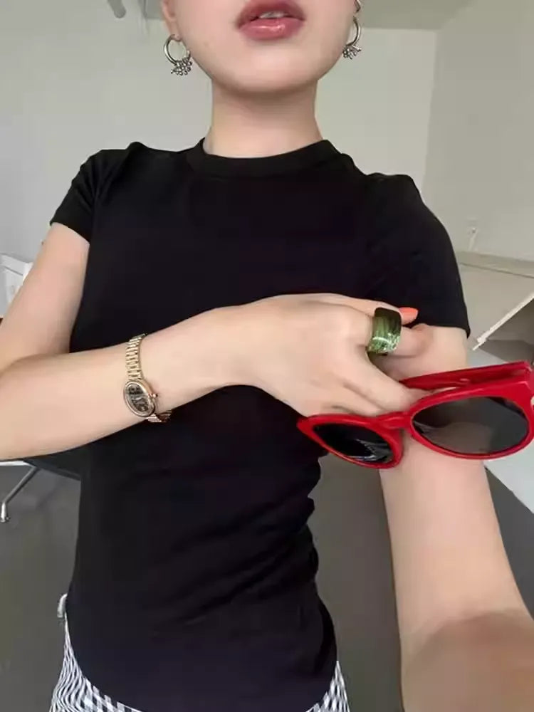 ボタンデザインTシャツ
