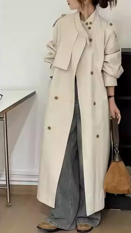 ホワイトダブルボタントレンチコート