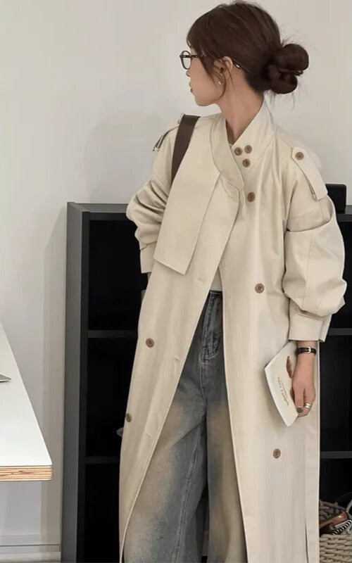 ホワイトダブルボタントレンチコート